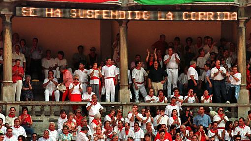 LaMadreDeSatan's tweet photo. Hace 29 años.
A esta hora.
Suspensión de los Sanfermines.
Contra el olvido. https://t.co/VR0dCVhG1S