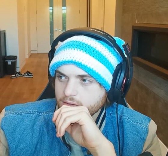 dttwt_community's tweet photo. ๐ can this cat beanie make a comeback? ๐ฉต #dwt https://t.co/myguTFNvgX