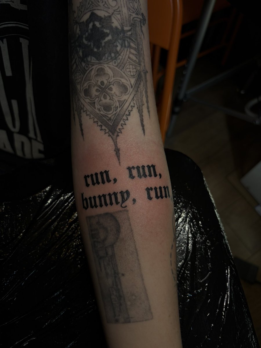 L0ST_IN_TIME_'s tweet photo. Well a deal’s a deal 🫦 thank you Frank for MCR Wembley night 2 LEGENDARY setlist https://t.co/6vv90ksoFm