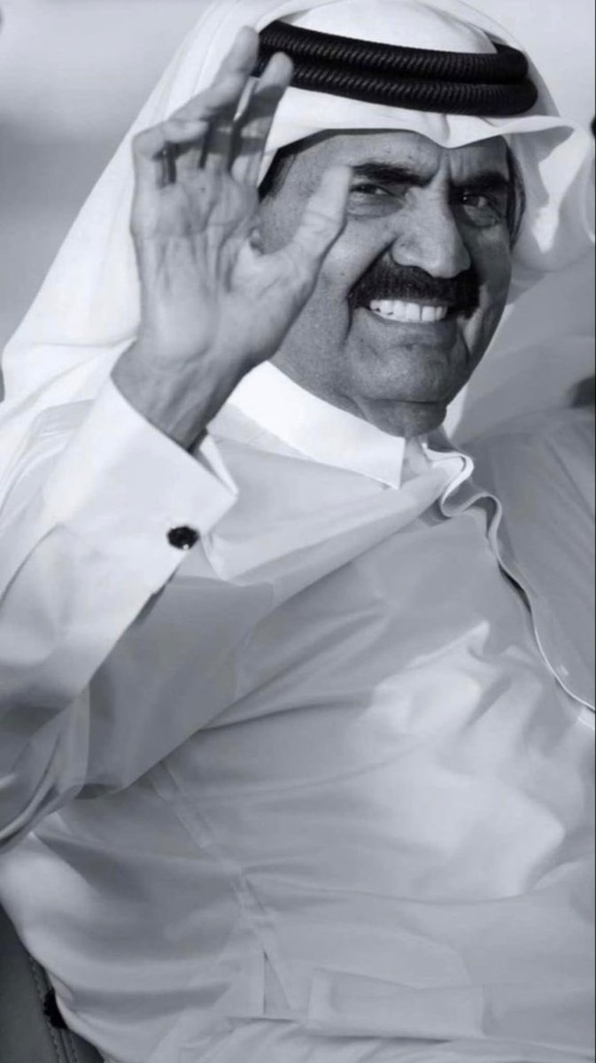 kbmalattiya's tweet photo. إنّا لله وإنّا إليه راجعون،

ببالغ الحزن والأسى، وبقلوب مؤمنة بقضاء الله وقدره، أرفع أسمى عبارات التعازي والمواساة إلى حضرة صاحب السمو الشيخ تميم بن حمد آل ثاني، أمير البلاد المفدّى حفظه الله، وإلى أهل قطر جميعًا في وفاة فقيد الوطن صاحب السمو الأمير الوالد، الشيخ حمد بن خليفة آل ثاني رحمه الله وغفر له.

وفي هذه اللحظات لن تسعني الكلمات ولا العبارات للتعبير عن حجم الفقد الذي نعزّي أنفسنا به إذ فقدت قطر اليوم رمزاً من رموزها العظام، وقائداً فذاً بنى بفكره وإخلاصه ركائز نهضتنا الحديثة. 
والأمير الوالد الراحل فقيد كلّ القطريين لم يكن مجرّد قائد لهذا الوطن الغالي، بل كان أيضًا أبًا لنا جميعًا على اختلاف مسؤولياتنا في خدمة بلادنا العزيزة وذلك بقربه من قلوب أبناءنا القطريين واضعا مصلحة الوطن وأهلها الكرام فوق كلّ اعتبار...

وإن المصاب جلل، والخسارة فادحة، لكن عزاءنا ومصدر فخرنا هو الأثر العظيم والمسيرة المباركة التي تركها  سموّ الأمير الوالد رحمه الله والتي تستمر اليوم ببركة الله ثم برؤية  ثاقبة وحكمة ثابتة وقدرة صادقة مع صاحب السموّ الأمير المفدى الشيخ تميم لمواصلة مسيرة البناء والنهضة بكل مسؤولية وإخلاص وفّقه الله وثبّته وآتاه من الحكمة ما  نفخر به مجدًا وذخرًا وشرفًا وعزّا لوطننا ليبقى سموّه حفظه الله خير خلف يسير على نهج خير سلف.  
نسأل الله العلي القدير أن يتغمد فقيدنا الغالي بواسع رحمته، وأن يسكنه فسيح جناته، وأن يلهمنا جميعاً  الصبر والسلوان.
إنا لله وإنا إليه راجعون.