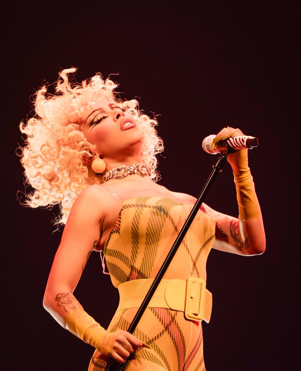 DojaHQs's tweet photo. Doja Cat photographed performing at Barclays Arena in Hamburg, Germany on June 15. https://t.co/sW4BqPEizD