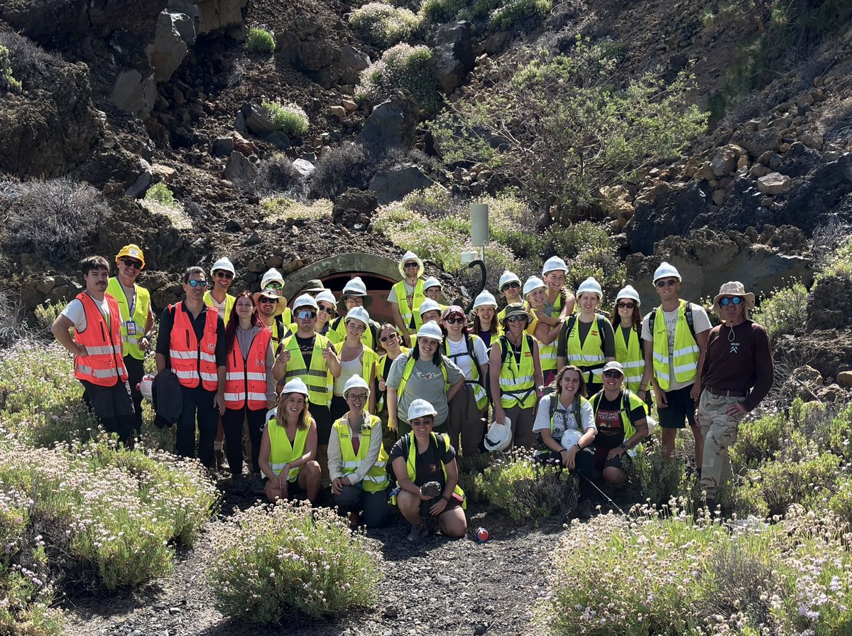 IgnacioGarciaGT's tweet photo. 2026 @geointern (XIII Edition) has started.
GEOINTERN is promoted &amp; organised by @geotenerife with the collaboration if several private and public institutions such as @ignspain (Spanish National Geographic Institute). 
Day: volcanic monitoring 
Place: Subterranean infrastructure https://t.co/fpZoHz00g9