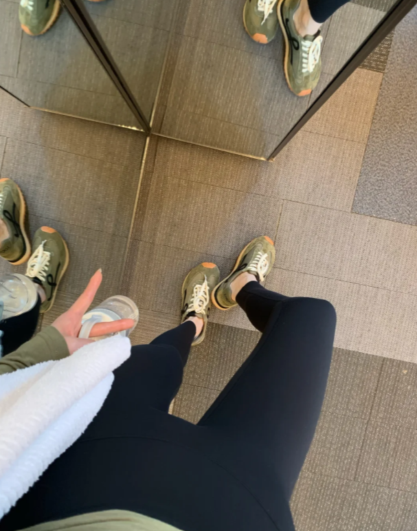 MeadowJune13's tweet photo. There are so many things a person can do.
How I recharge: spending some comfortable time alone 🏋️‍♀️ https://t.co/KLZElT6tGC