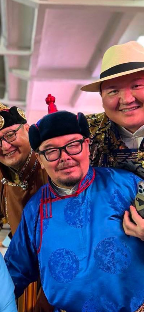 Tulga702's tweet photo. Шатрын холбооны маань царай яагаа вэ?Пластик🤔 https://t.co/pv6ZnV2pWH