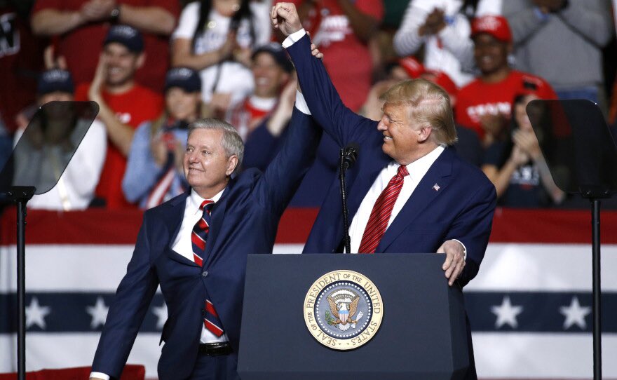 FrankAlleyHN's tweet photo. Con profundo pesar recibo la noticia del fallecimiento del Senador Lindsey Graham, un gran patriota estadounidense, hombre de fe y servidor público que dedicó su vida a la defensa de la libertad y de los valores que hicieron grande a los Estados Unidos.  

Tuve el honor de conversar con él durante la Convención Nacional Republicana de 2024. Hablamos sobre Honduras, sobre el Partido Nacional y sobre su genuino interés de visitar nuestro país una vez lográramos la victoria electoral. Esa visita quedó pendiente, Senador.

Siempre recordaré su cercanía, su liderazgo y su firme compromiso con la democracia y con los aliados de Estados Unidos alrededor del mundo.

A su familia, a su equipo y al pueblo de Carolina del Sur les expreso mis más sinceras condolencias. Que encuentren fortaleza en este momento de dolor.

Que Dios le conceda el descanso eterno y brille para él la luz perpetua. Descanse en paz, Senador Lindsey Graham. 🇺🇸🙏🇭🇳