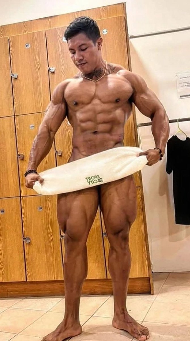 BodybuildersHOT's tweet photo. 💪 https://t.co/J4Mz8MTcbp

#bodybuildingbackstage #bodybuilding #backstage #muscles #bodybuildingtan #protan #ifbbpro #bodybuilder #tanningsession #sauna #tanning #poser #lockerroom https://t.co/8Ibs5BaFYV