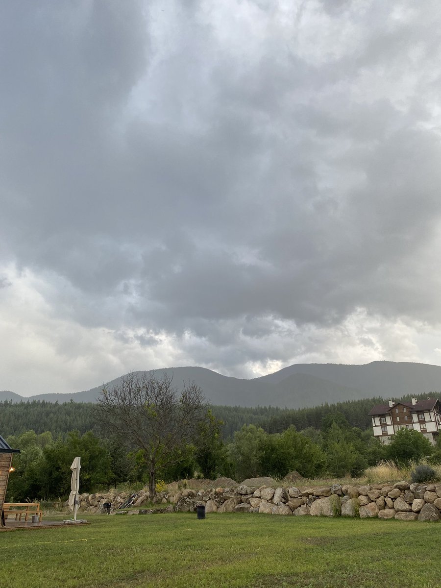 esveddel's tweet photo. kahrolası bulgaria nasıl da rizeme benziyor https://t.co/pEgIpIU42t