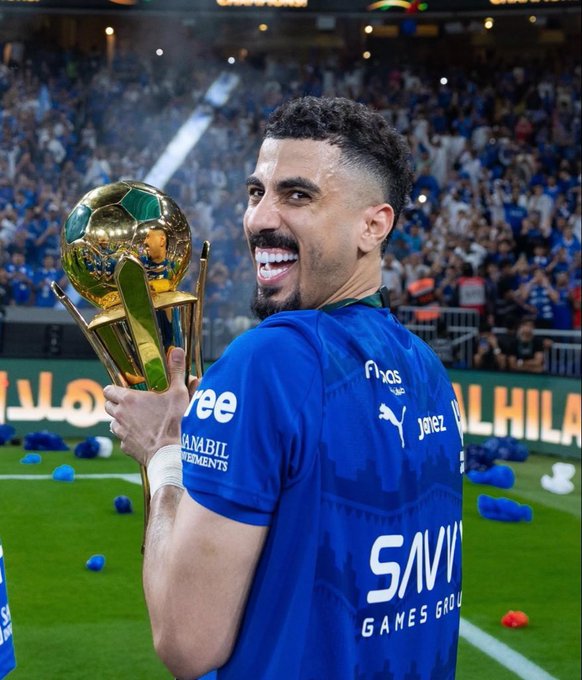 v2_alzaem's tweet photo. @alihibah أحسنت ياولد هبه فالمثل يقول اعطي القوس باريها
والله وبالله وتالله لو مسك هذا الثلاثي مفاصل الكورة
السعوديه لنافسنا على #كاس_العالم ولن
نحسب للدول الكبرى كرويآ اي حساب #الهلال 
هو عنوان النجاح فمثل مانجحو في التربع
على اكبر القارات قادرين على وضع
الكوره السعوديه على هرم العالميه👋 https://t.co/VIPD5pSuTm