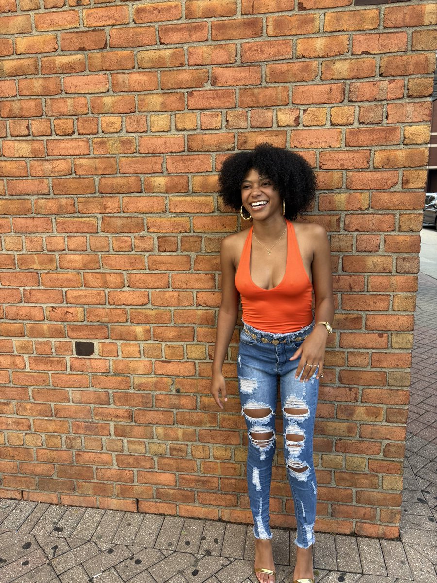 loebaby24's tweet photo. Sunburnt 🍊 #DetroitHeat #summerangel #afronation⚡️ https://t.co/yRlw42Haa7