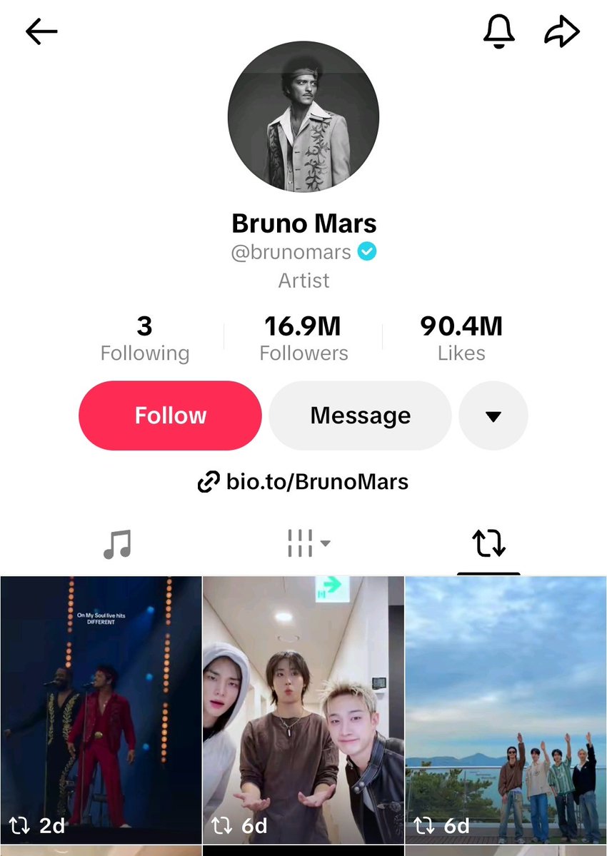 SKZCrave's tweet photo. Bruno Mars has reposted two posts by Stray Kids on TikTok. https://t.co/1YTp0Rh6me