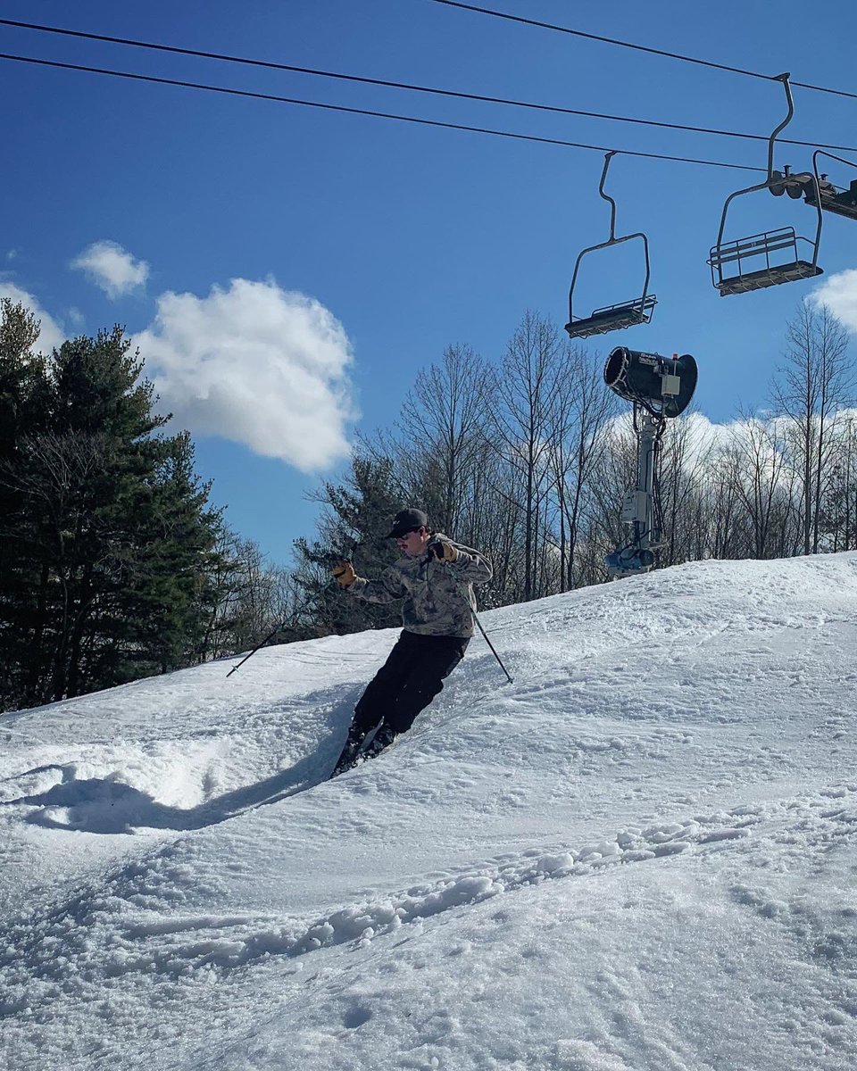 fourlokopeter's tweet photo. I miss ski season :(
#ihatesummer #ilovemoguls https://t.co/zlYfDVW5zT