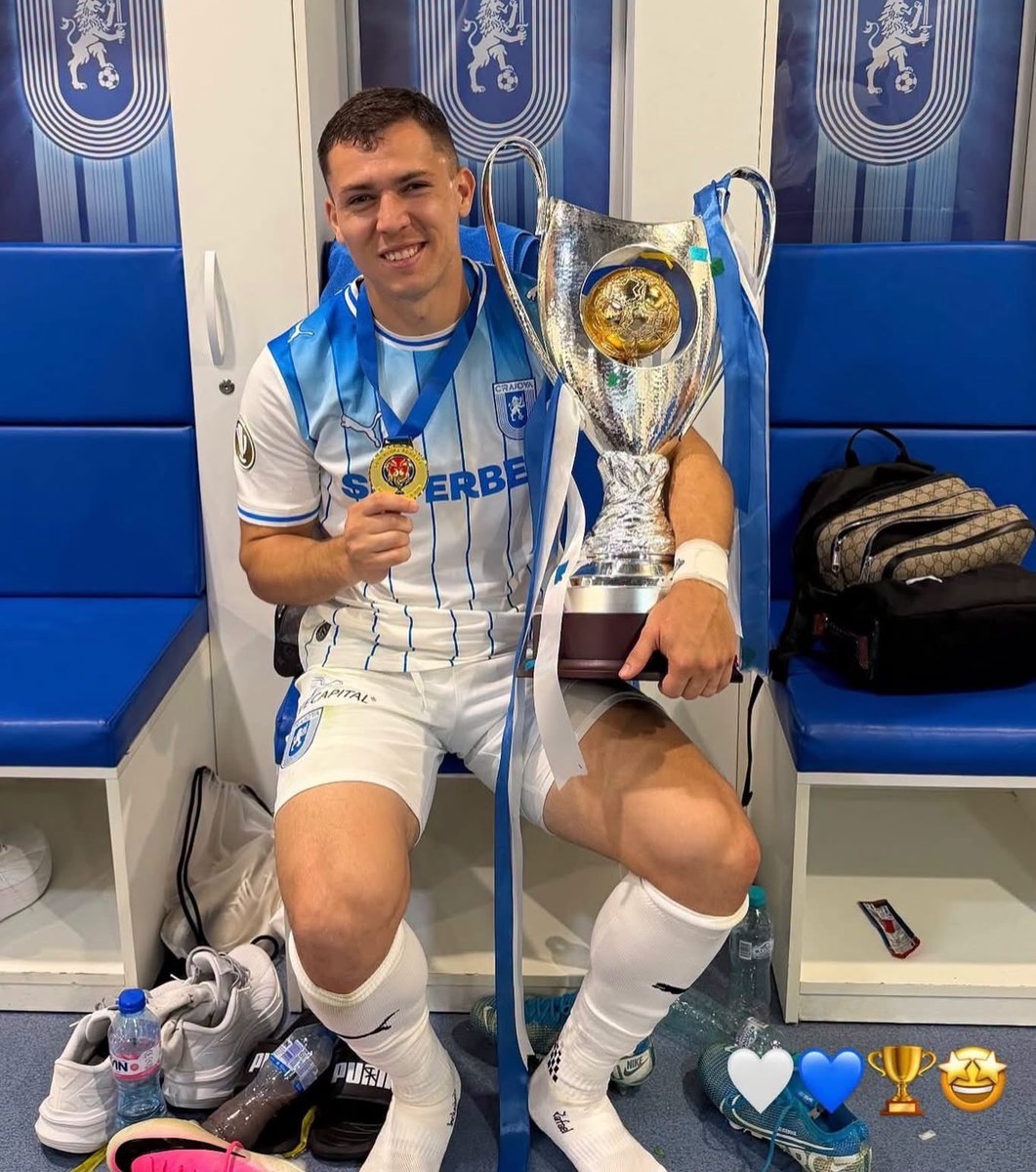 FiebreRojinegra's tweet photo. Carlos Mora se consagró Campeón de la Supercopa Rumana. 🇷🇴❤️🖤

Triplete para Mora que consiguió Liga, Copa y Supercopa. 🦁🏆 https://t.co/zcHpekEpbn
