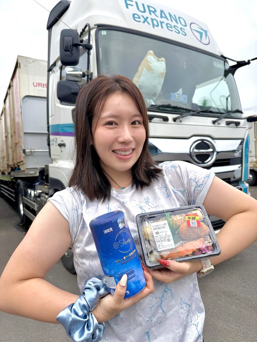 truckmeimei's tweet photo. 財布は軽いがカラダは重い25歳💸

スマホ購入による金欠を改善するため
今週も節約しながら仕事がんばります💪🏻👧🏻 https://t.co/RM331PNR3f