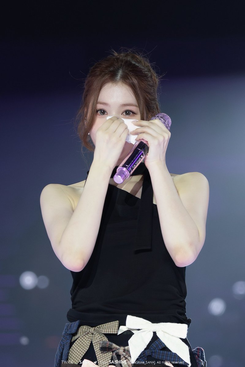 SaShine_SANA's tweet photo. 260712 <THIS IS FOR> FINALE IN SEOUL D3

You are so precious🥺

#트와이스 #사나 #TWICE #SANA #サナ https://t.co/PdsIbmrjdn
