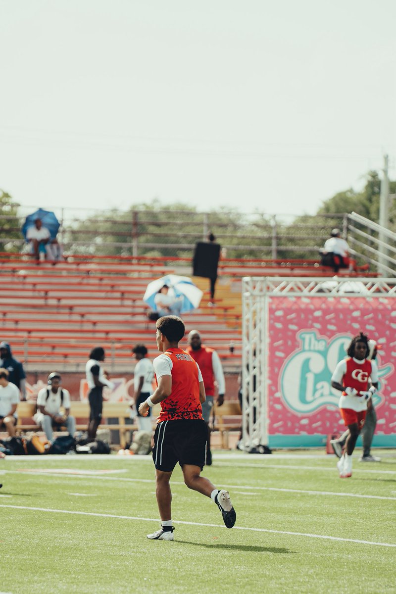danilonarv47159's tweet photo. Great experience competing at the @CribClassic Qualifiers. Always grateful for the opportunity to compete against some of South Florida’s best. Back to work. 🏈💯 #AGTG #7on7 #ClassOf2027 #nickel #versatile https://t.co/uu0TcC5nLA