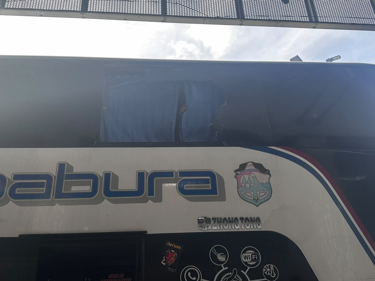 juanfranrueda_'s tweet photo. ¡URGENTE! 🚨 

#BSC 🟡⚫️ analiza NO jugar el clásico por falta de garantías de seguridad.

Desde la llegada al Capwell.

Los jugadores ya están calentando, pero es una posibilidad. https://t.co/bH3YNDVU1f