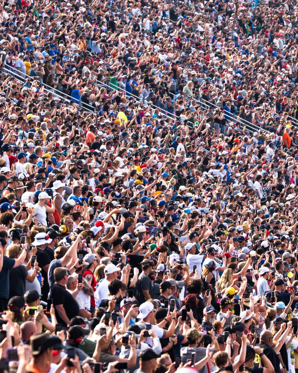 ChicagolndSpdwy's tweet photo. A spectacular return.

Thank you all for showing us love. 💙 https://t.co/s7sxnK81fD