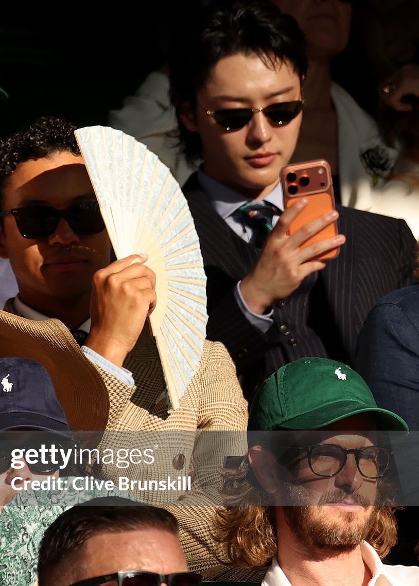 _chomonie's tweet photo. seungyoun lolos dari kamera getty images 👏👏
malah makin jadi kyk tuan muda gangster dipotoin lg jd target 🤌 https://t.co/920BpOyCfk