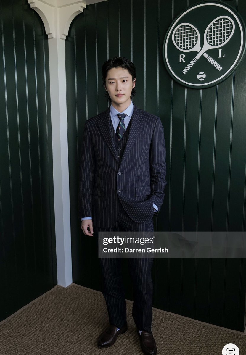 _chomonie's tweet photo. seungyoun lolos dari kamera getty images 👏👏
malah makin jadi kyk tuan muda gangster dipotoin lg jd target 🤌 https://t.co/920BpOyCfk
