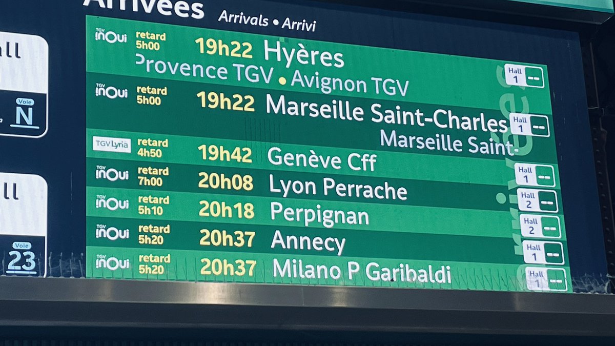 Remi_Dubois_'s tweet photo. 9h00 pour faire un Lyon - Paris ! Les incendies ont bon dos ! L’amateurisme de la SNCF est hallucinant ! #sncf https://t.co/HXutHwAwYI