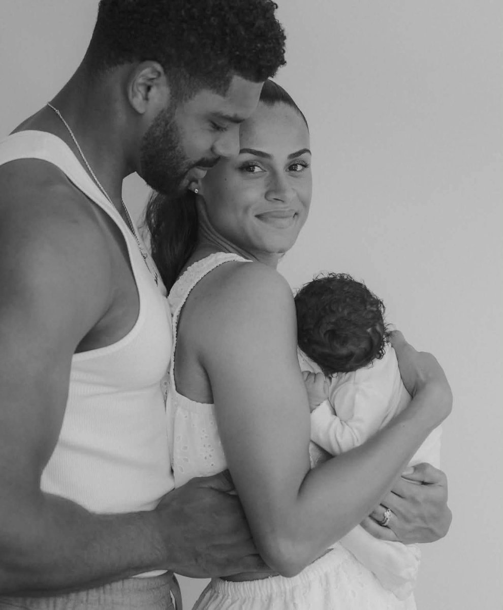 Men_of_KSR's tweet photo. Former University of Kentucky Track &amp; Field All-American and Olympic Gold Medalist Sydney McLaughlin-Levrone welcomes her newborn daughter Savannah Michelle Levrone.

#MenofKSR #BBN #UKTF #WeAreUK https://t.co/HrXchxZVCO
