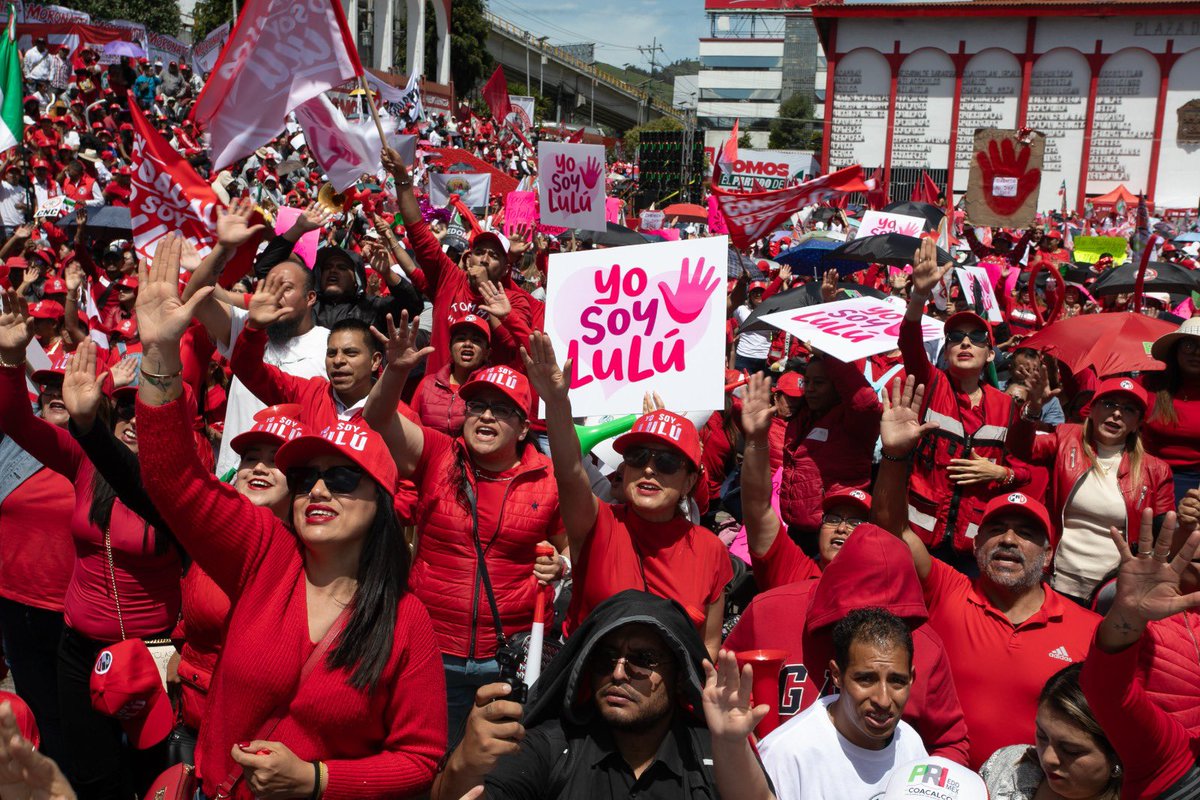 PRI_EDOMEX's tweet photo. Que nadie se equivoque.

Hoy quedó demostrado que hay miles de mujeres y hombres dispuestos a defender a nuestra tierra, con la responsabilidad de proteger el futuro de las y los mexiquenses.

Porque cuando el Estado de México nos necesite, siempre habrá un Defensor dispuesto a dar un paso al frente por él.

#DefensoresDelEstadoDeMéxico