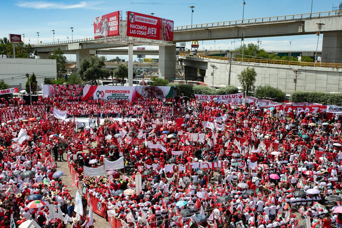 PRI_EDOMEX's tweet photo. Que nadie se equivoque.

Hoy quedó demostrado que hay miles de mujeres y hombres dispuestos a defender a nuestra tierra, con la responsabilidad de proteger el futuro de las y los mexiquenses.

Porque cuando el Estado de México nos necesite, siempre habrá un Defensor dispuesto a dar un paso al frente por él.

#DefensoresDelEstadoDeMéxico
