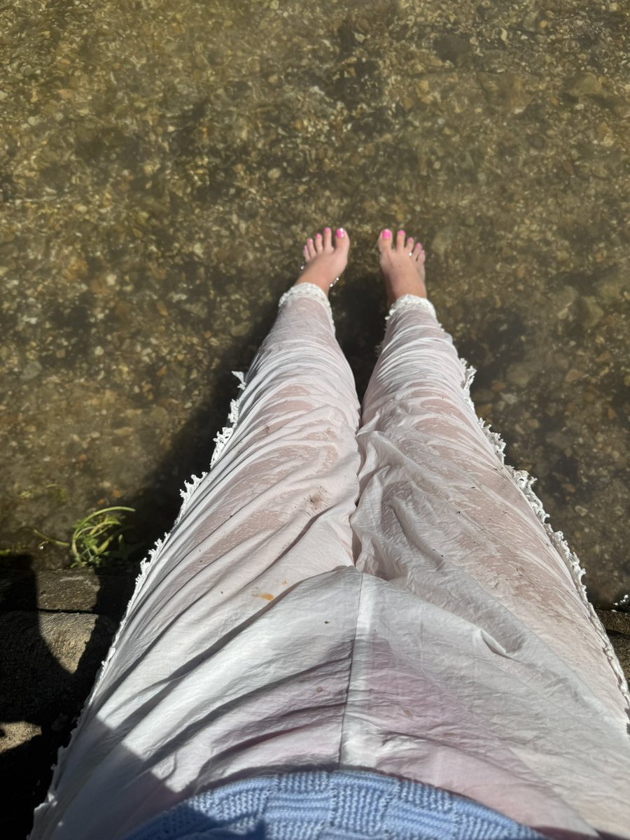 ellenblondex's tweet photo. I went swimming and was wearing white 👿lucky I was wearing kinckers coz I don’t normally 😁@underwear @summer @England @blonde @water @whitw https://t.co/8Tiu5Zfonq