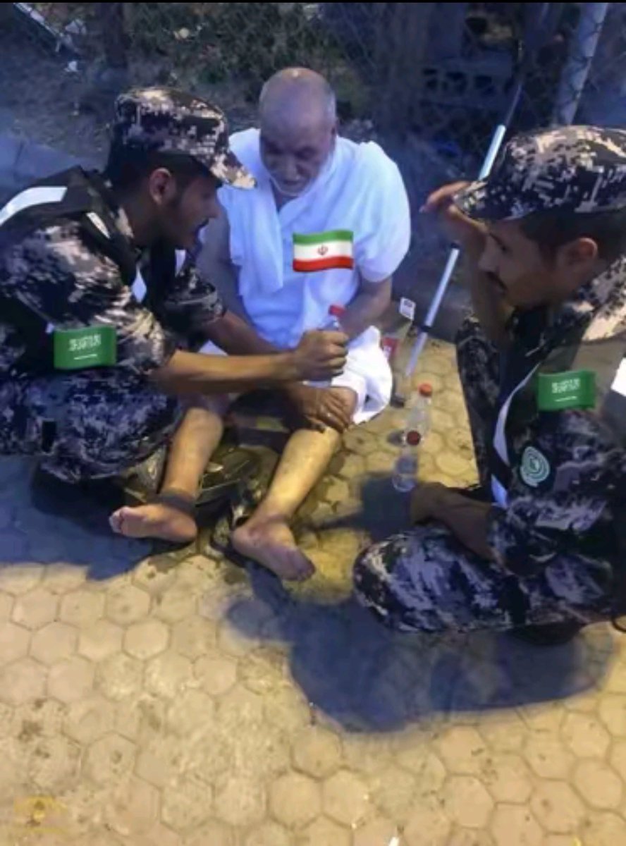 Hakika99's tweet photo. @umtikrit يالتعوسيه ام طقعة روحي بيعي كليجة وشاي جمر يا گوادة والخبر كاذب 🇸🇦🐶🦴🦴 https://t.co/vmXcQPFWEU