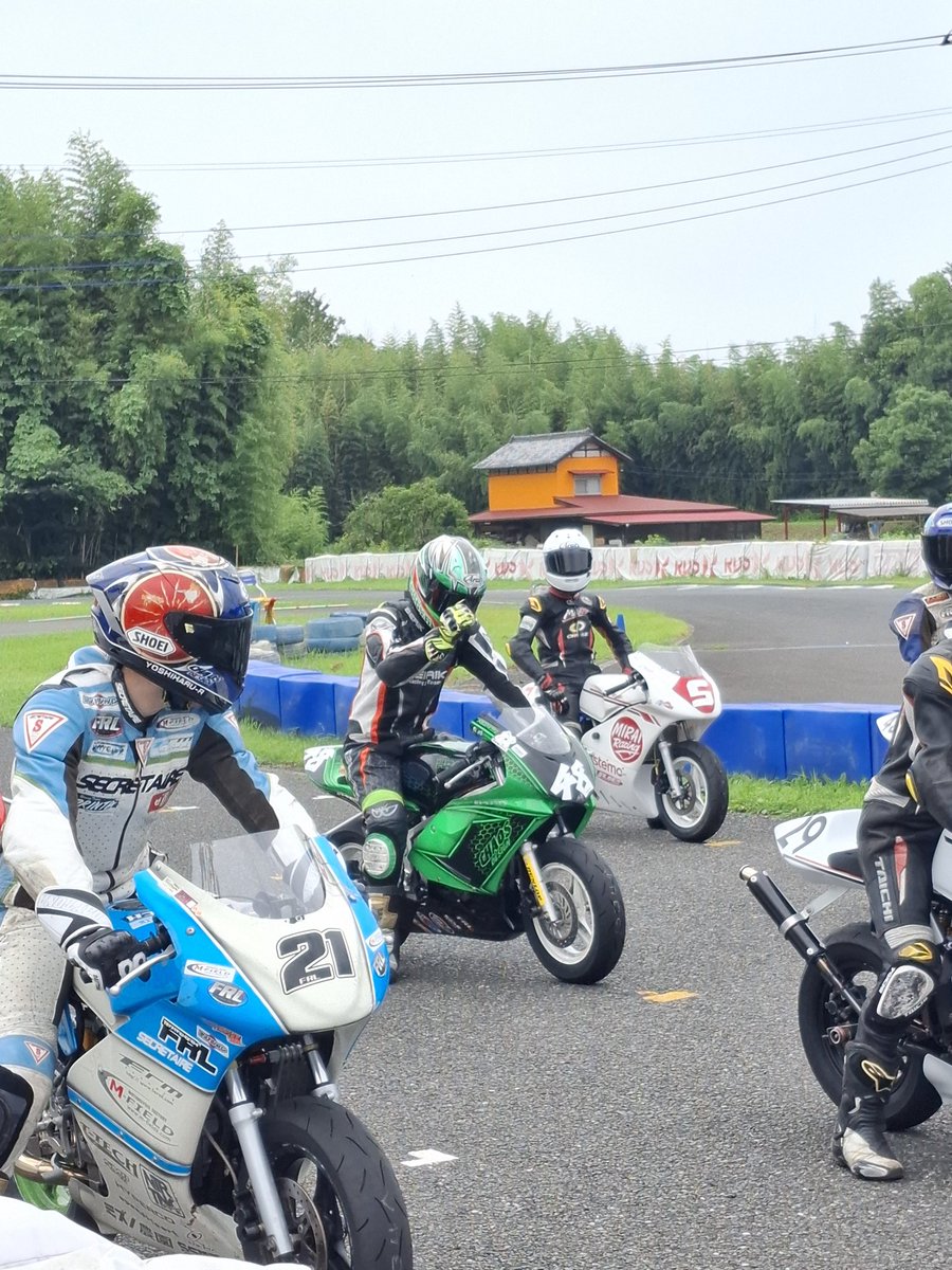 acywO7QcebhK0gB's tweet photo. #サーキット秋ヶ瀬
#モトチャンプ杯
#SP12
#NSF100
#カオスデザイン
モトチャンプ杯SP-12クラスは何も出来ずに終わりました。
現状から逃げずに頑張ってほしい。 https://t.co/Z4A9EtuzQ6