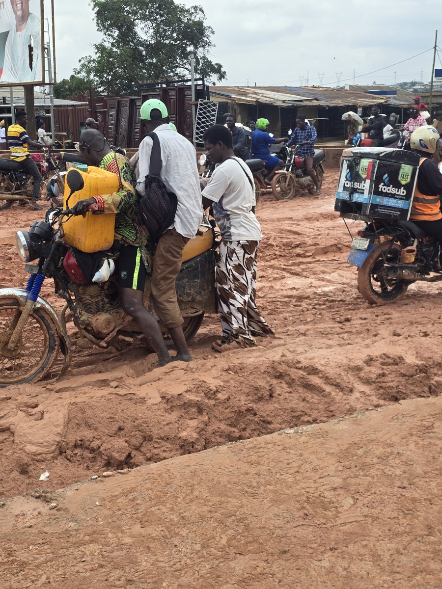 JOSEPHMARHONE's tweet photo. The Aiyetoro Road in Ado-Odo/Ota LGA, Ogun State has become a nightmare for residents, commuters, businesses, students, and emergency services. The road is badly deteriorated, riddled with deep potholes, and almost impassable. This is affecting livelihoods and putting lives at https://t.co/pEtYFoaJfK