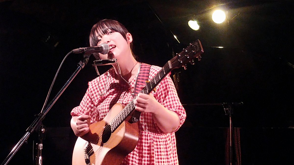 formailsave's tweet photo. 昨夜は吉祥寺  MANDA-LA2
『LIVE LIKE LIFE』観覧。
古山さんはトリで登場。
曲の持つ表情を最大限に魅せる歌唱と演奏、パフォーマンス等がやはり素晴らしかった(*´ω｀*)
ツーマン「一本道」以来のねねさんも、情緒的な歌と楽しいMCでとても良かった☺️
#古山菜の花
#はしもとねね https://t.co/gZ1rH9gqaF
