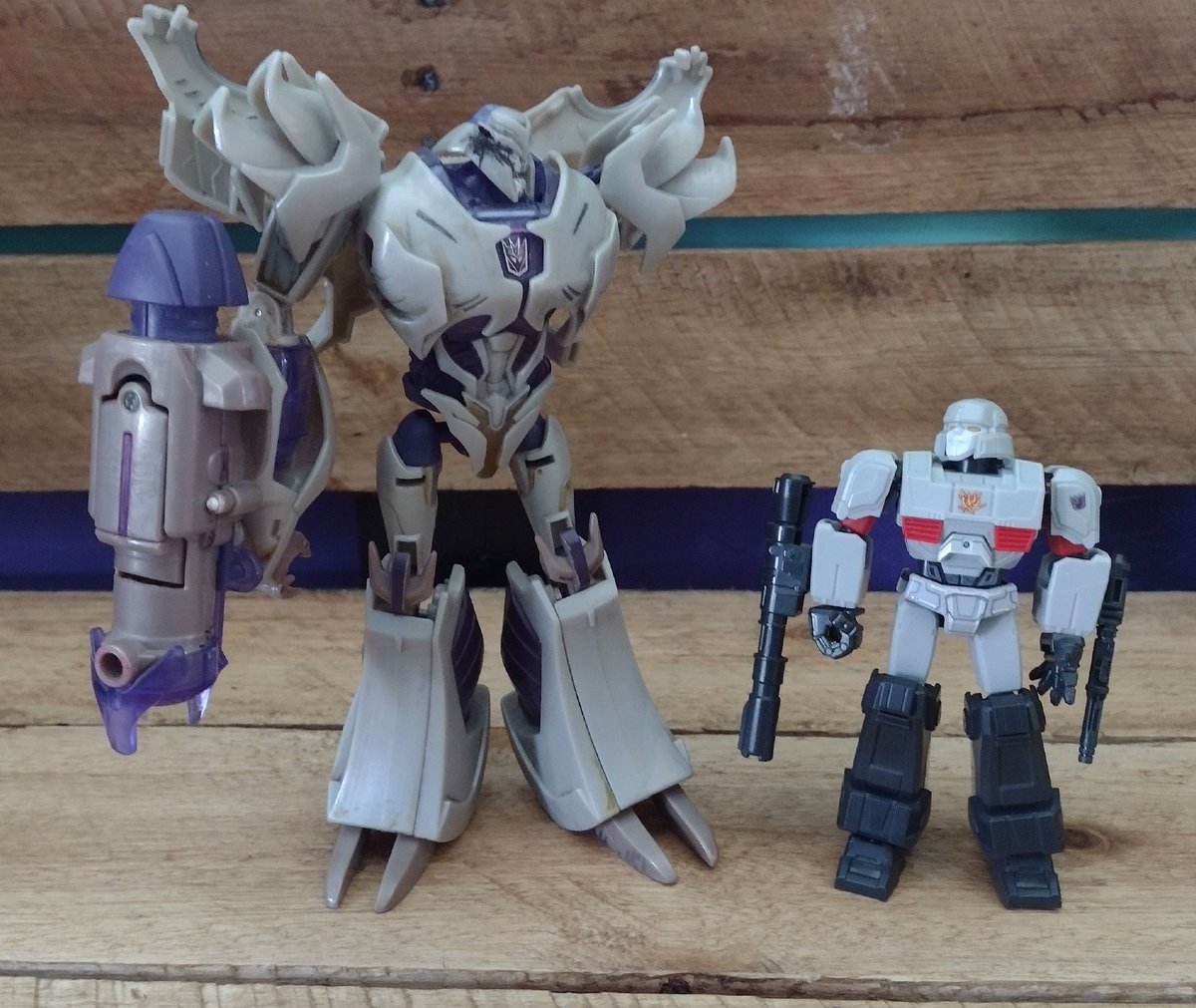 krontmore's tweet photo. Mismo personaje 
Historia trágica detrás

#transformers #megatron #transformers_prime #transformers_one https://t.co/c5PGLlZMMt