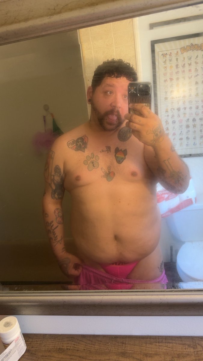 PupTreetoe's tweet photo. Some pink action 🫣 https://t.co/ttxFSuFu3G