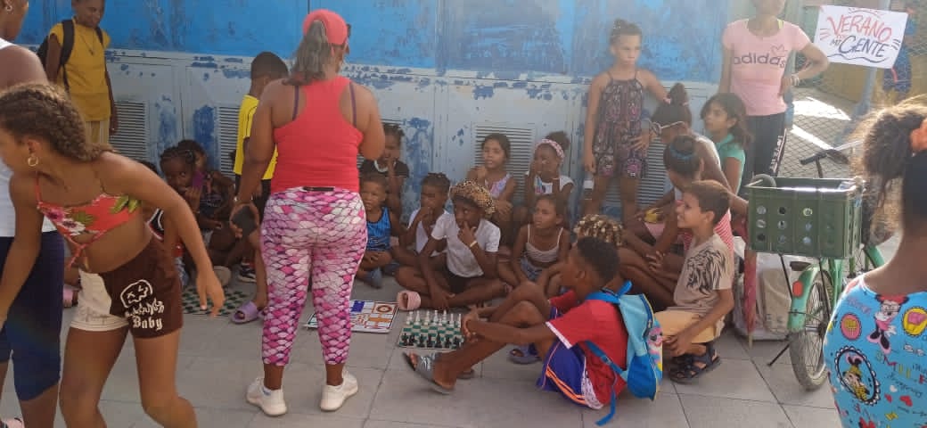 FrometaDelcy's tweet photo. Amplio Programa de actividades como parte de la recreación en esta etapa estival. #cubaquierepaz 
#100AñosConFidel 
#veranoconmigente 
#culturagtmo https://t.co/Zk5M6f7ylU