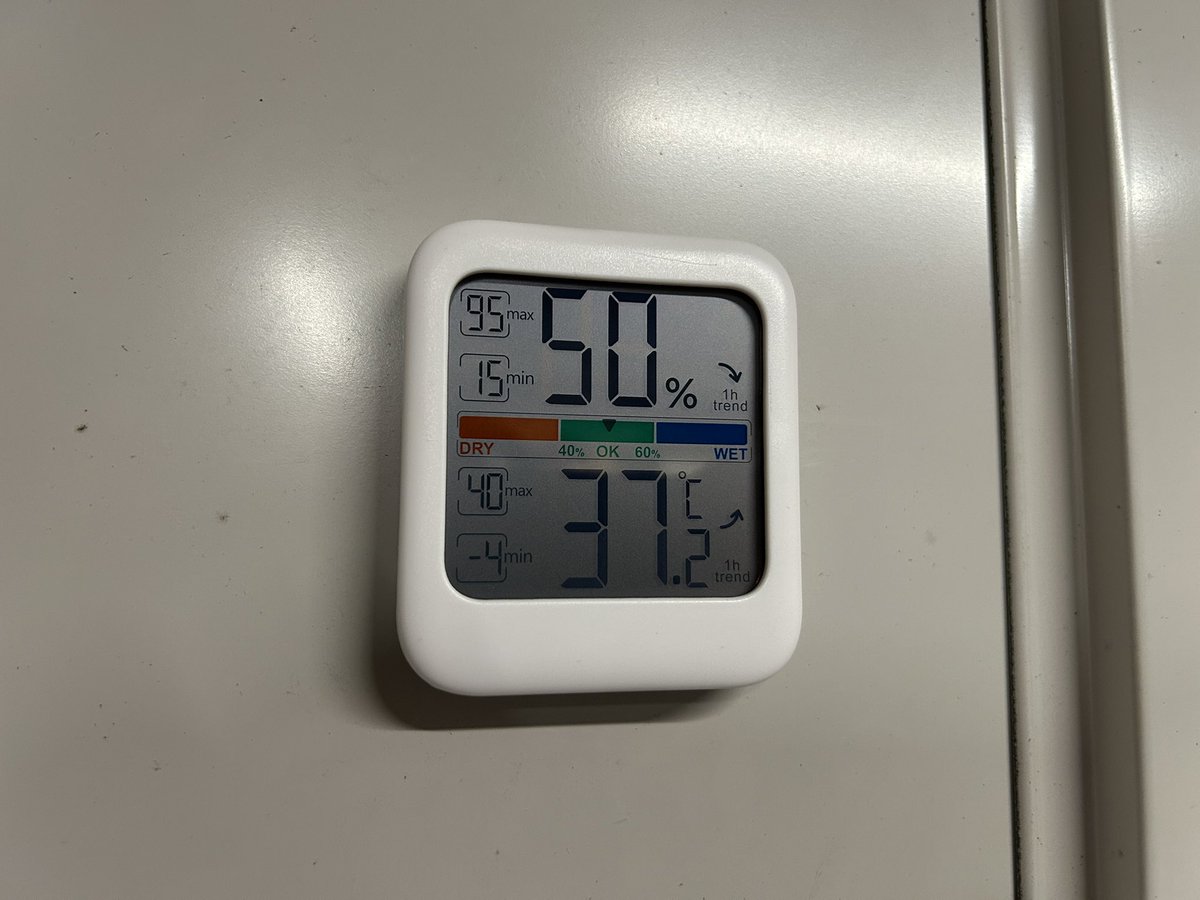 Garage_keke_san's tweet photo. 昨日日曜日の作業
続青NS-1エンジン
泥がついた電装系を綺麗にして取り付け
シリンダーまでサクッと行きたかったが暑すぎて休み休み作業を進めて行く
フラホでお気づきの方もいるかもだが青NS-1はCRM電装
ほんとはNS系電装にしたい
#ホンダ
#NSR-mini
#NS-1
#NS1
#2スト
#レストア
#MH80
#レストモッド https://t.co/E2TUwmYvRD