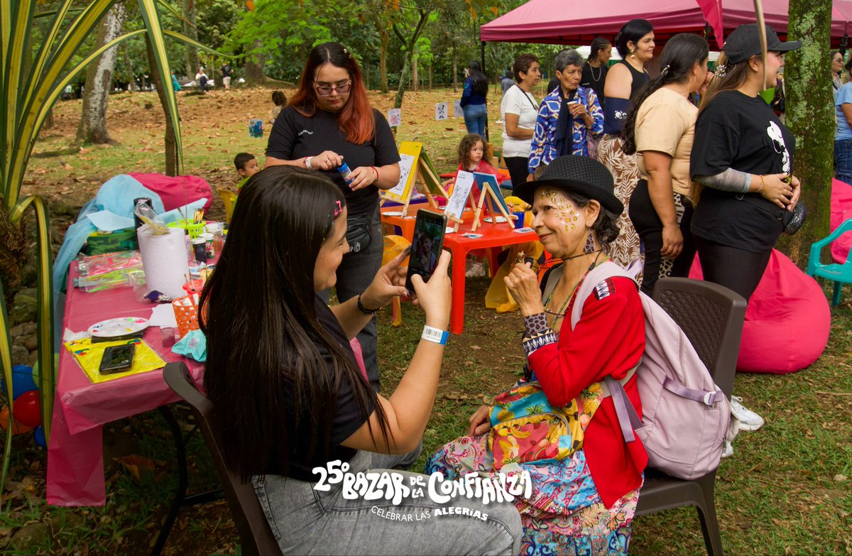 CONFIARCoop's tweet photo. 💚 El Bazar de la Confianza es un encuentro para celebrar las alegrías, fortalecer lo colectivo y reconocer que la diferencia está en lo que construimos juntos.
#BazarDeLaConfianza #EconomíaSolidaria #Cooperativismo #ConsumoLocal #Agroecología #Medellín https://t.co/1eFhA0KAI5