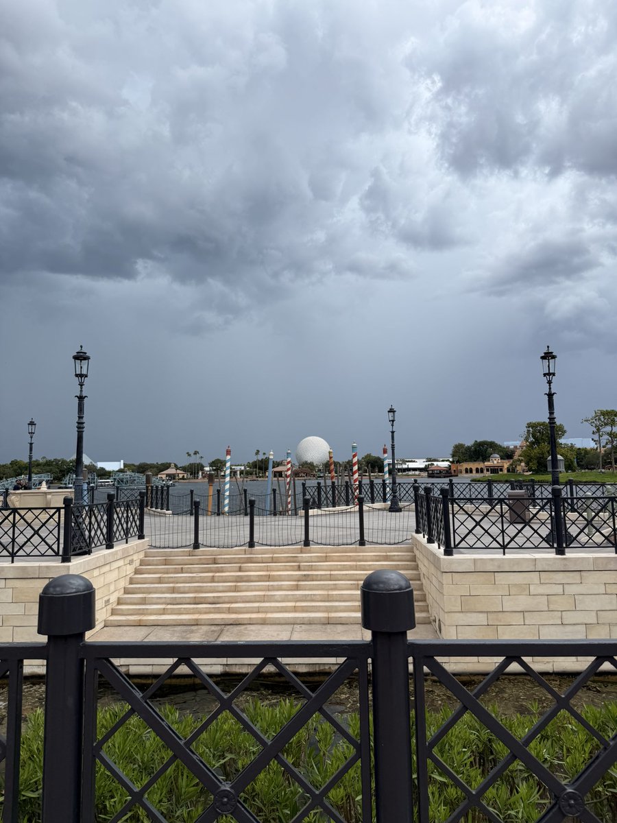 DocLuzPHD's tweet photo. Day 1: Epcot #logomogging #cantfuckwithme #drinkaroundtheworld https://t.co/vl7cwncnKG