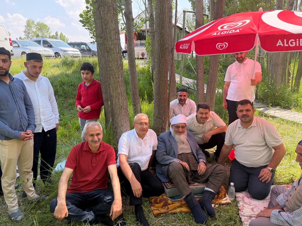 haliloz04's tweet photo. Ağrı Merkez’de kıymetli dostlarımızın düzenlediği piknik programına katıldık.

Program vesilesiyle ilimizin muhterem seydalarıyla bir araya gelerek hasbihâl etme imkânı bulduk. Samimi ve bereketli bir buluşma oldu.

Emeği geçen herkese gönülden teşekkür ediyorum. https://t.co/fxaXgPcyZO