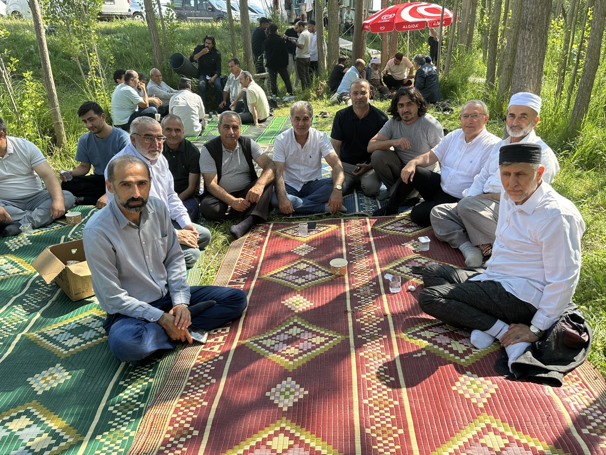 haliloz04's tweet photo. Ağrı Merkez’de kıymetli dostlarımızın düzenlediği piknik programına katıldık.

Program vesilesiyle ilimizin muhterem seydalarıyla bir araya gelerek hasbihâl etme imkânı bulduk. Samimi ve bereketli bir buluşma oldu.

Emeği geçen herkese gönülden teşekkür ediyorum. https://t.co/fxaXgPcyZO