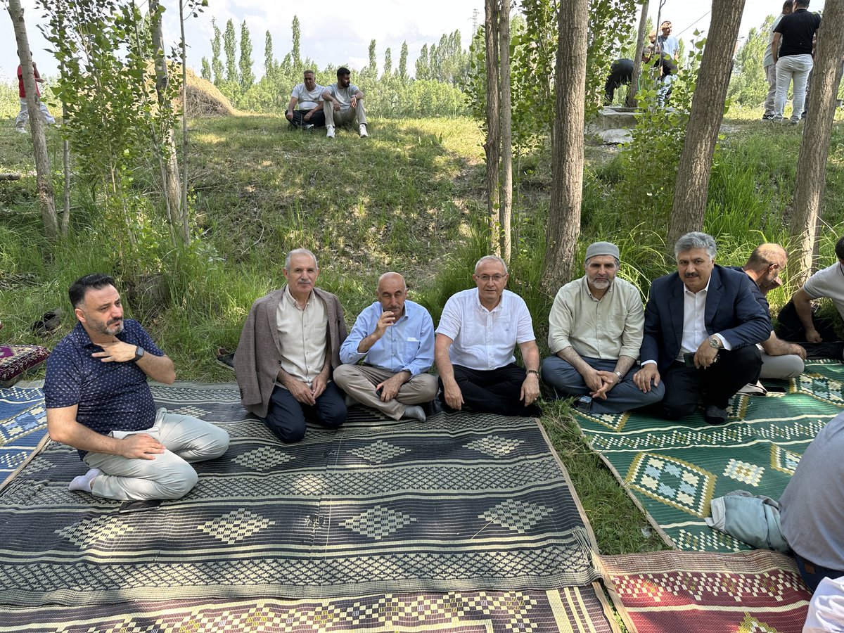 haliloz04's tweet photo. Ağrı Merkez’de kıymetli dostlarımızın düzenlediği piknik programına katıldık.

Program vesilesiyle ilimizin muhterem seydalarıyla bir araya gelerek hasbihâl etme imkânı bulduk. Samimi ve bereketli bir buluşma oldu.

Emeği geçen herkese gönülden teşekkür ediyorum. https://t.co/fxaXgPcyZO