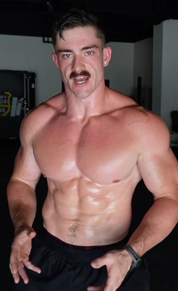 TinyHarpie's tweet photo. absolutely MASSIVE giant about yo turn you into his next source of protein https://t.co/PWbML1lXwV