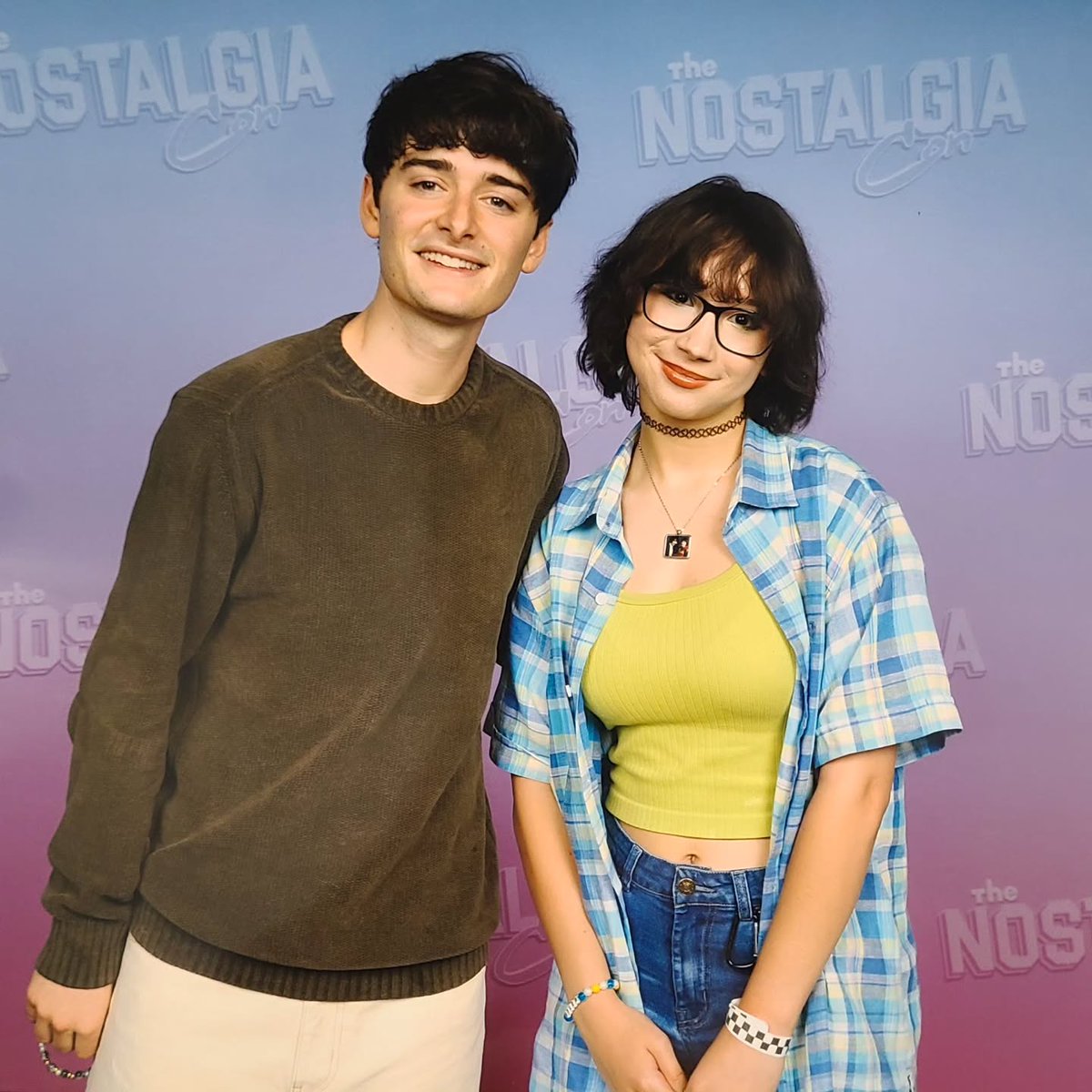 NoahUpdatesHQ's tweet photo. Noah Schnapp con una fan el día de hoy en The Nostalgia Con de Nueva Jersey

Vía IG frankiebyler_ https://t.co/3vxwwOuhrE