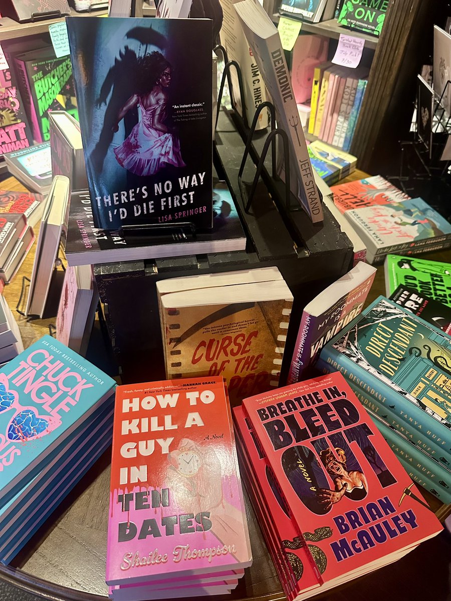 antogavassi's tweet photo. The key to my heart: horror books and extra dirty martinis with all the olives 🥰 https://t.co/UImHHgvSEG