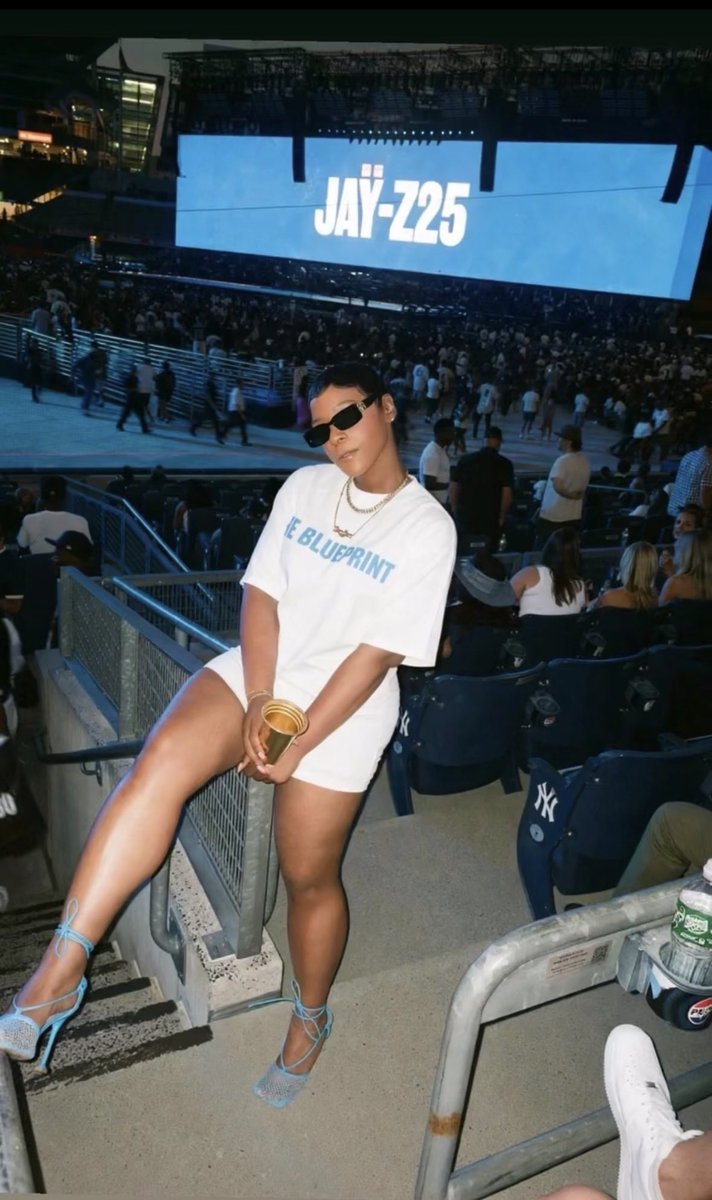 PRIMMADONNANY's tweet photo. If anyone over @RocNation has comp tixs so I can go cry again at tonight’s show plz send them my way and I won’t even say anything after this #jaÿz25 Blueprint was imprinted 💙🙌🏾 https://t.co/RnLVC14ads
