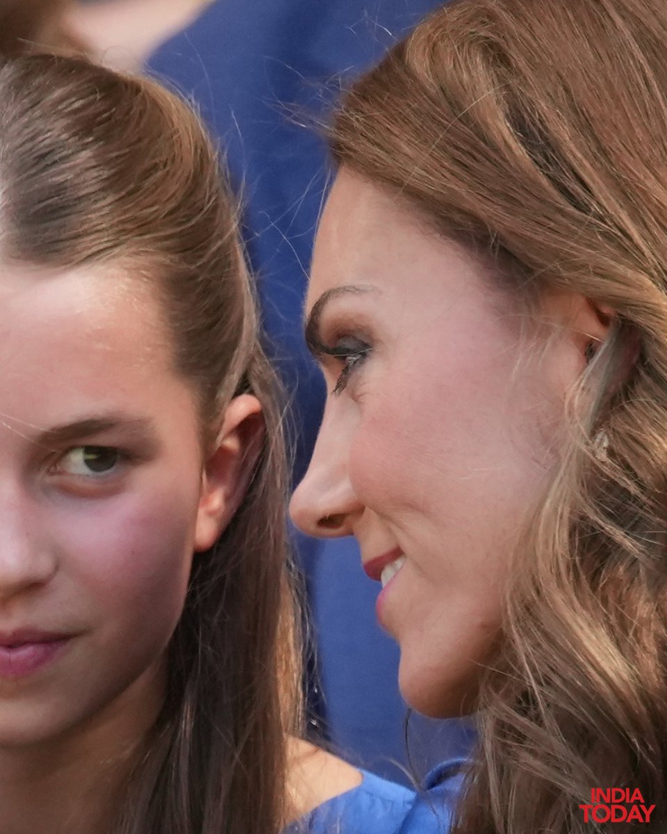 IndiaToday's tweet photo. #InPics | The Princess of Wales, Kate, attended the Wimbledon men's singles final in London alongside her daughter, Princess Charlotte, as the royal duo watched the championship from the Royal Box.
#PrincessKate #PrincessCharlotte #Wimbledon #RoyalFamily #Tennis #ITPhotoblog https://t.co/SkJtPZNvpU