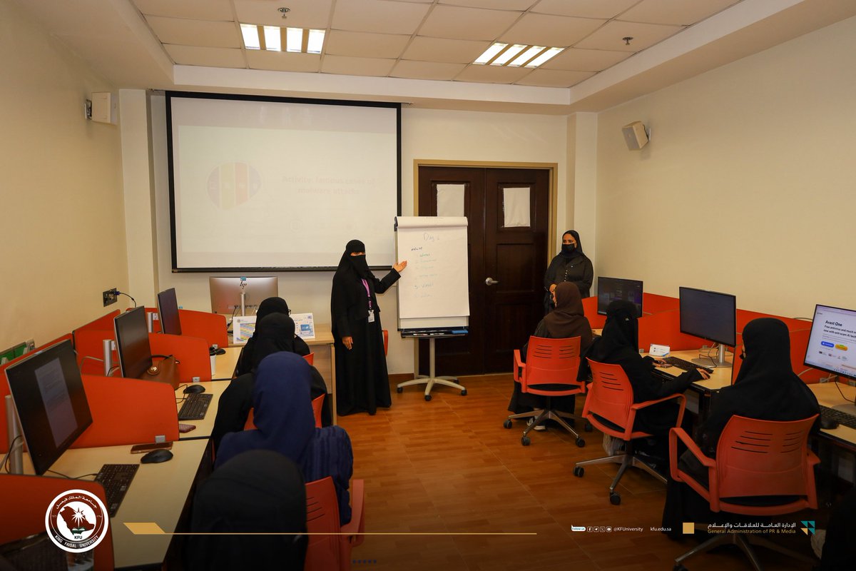KFU_CMC's tweet photo. #صور📷| 

يواصل برنامج موهبة الأكاديمي تقديم برامجه الإثرائية، عبر بيئة تعليمية محفزة تُسهم في صقل مهارات المُشاركات، وتعزز من قدراتهن العلمية، وتثري تجاربهن في البحث والاستكشاف والابتكار. 

#صيف_موهبة
#جامعة_الملك_فيصل https://t.co/cdUZj2ZW2e