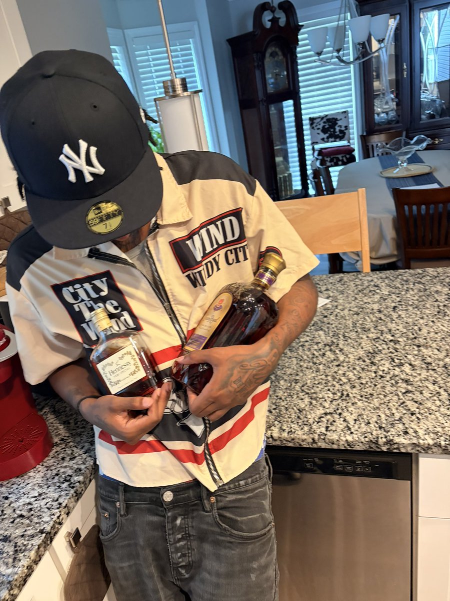 youngnturnnt_'s tweet photo. 😘🥃 https://t.co/P6xoQp3aXl
