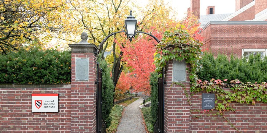 gijnAfrica's tweet photo. Fellowship Opportunity!

Journalists in Africa with at least five years of professional experience can apply for the @RadInstitute fellowship!

Benefits include stipends of up to US$78,000 and access to @Harvard offices &amp; libraries.

Deadline: Sept. 10. https://t.co/nNH3VfQBkJ https://t.co/ivH8lUex5C