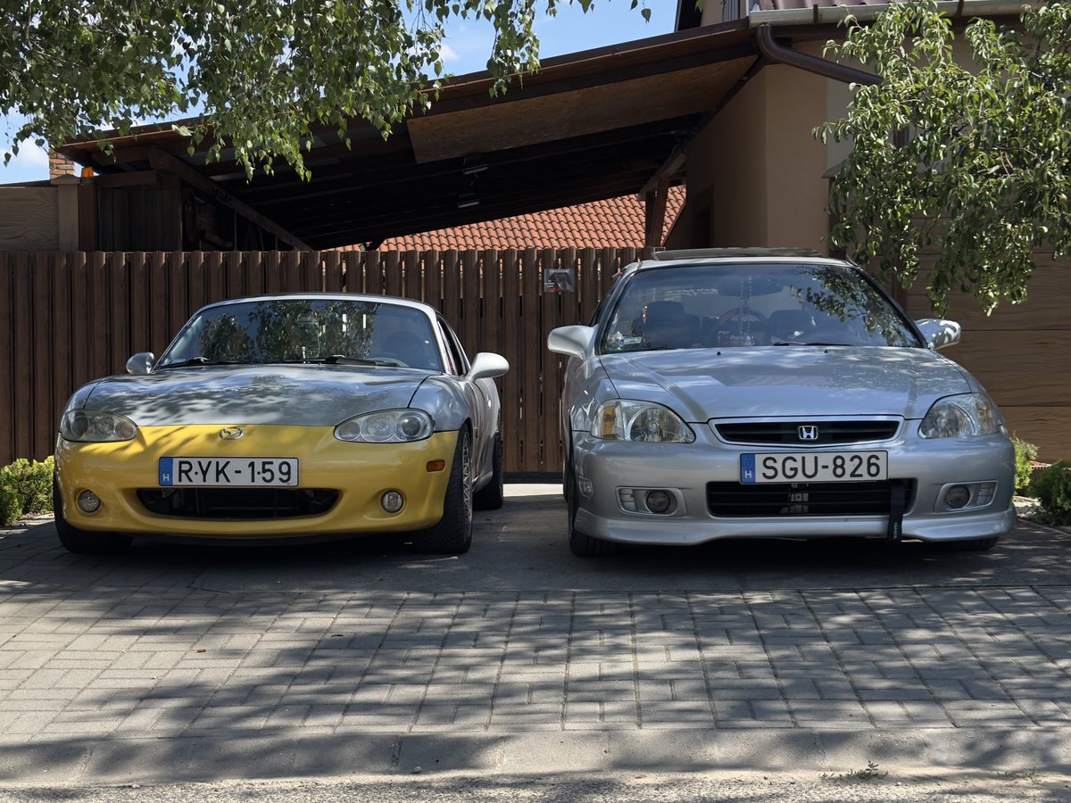 MiataBoi96's tweet photo. Two different paths. One shared passion. 🇯🇵❤️
Mazda MX-5 NBFL &amp; Honda Civic – simple, lightweight, and built to put a smile on your face. Which one would you take? 👀

#Mazda #MX5 #Miata #NBFL #Honda #Civic #JDM #CarPhotography #ProjectCar #CarCommunity https://t.co/O03NyeYZPK